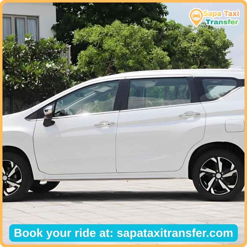 7-seat private taxi for Sapa to Lao Cai Station transfer