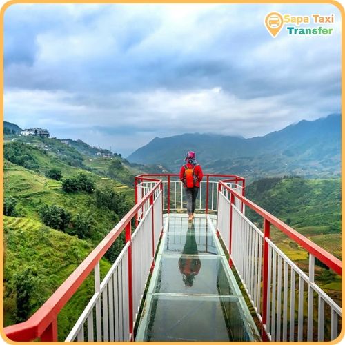 Best Time to Visit Rong May Glass Bridge: Weather Tips 4 Clear mountain views from Rong May Glass Bridge in Lai Chau